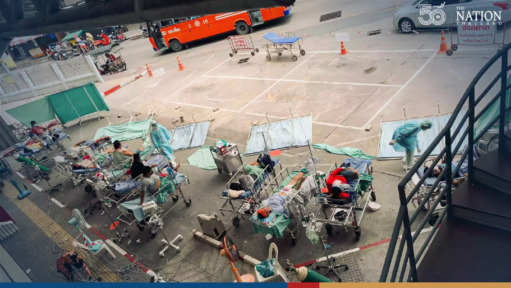 Photo of makeshift patient screening point in Saraburi sparks ire