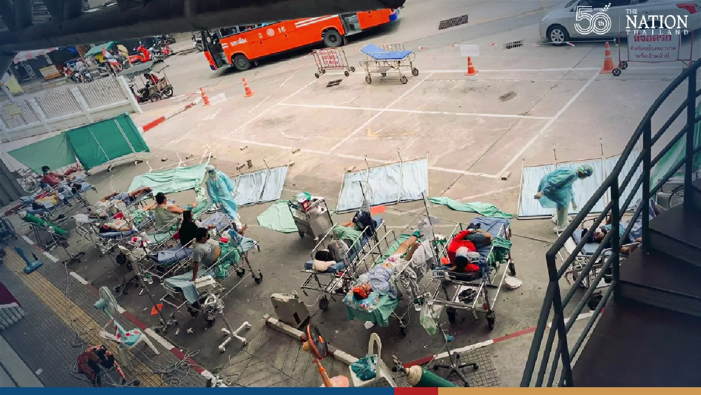 Photo of makeshift patient screening point in Saraburi sparks ire