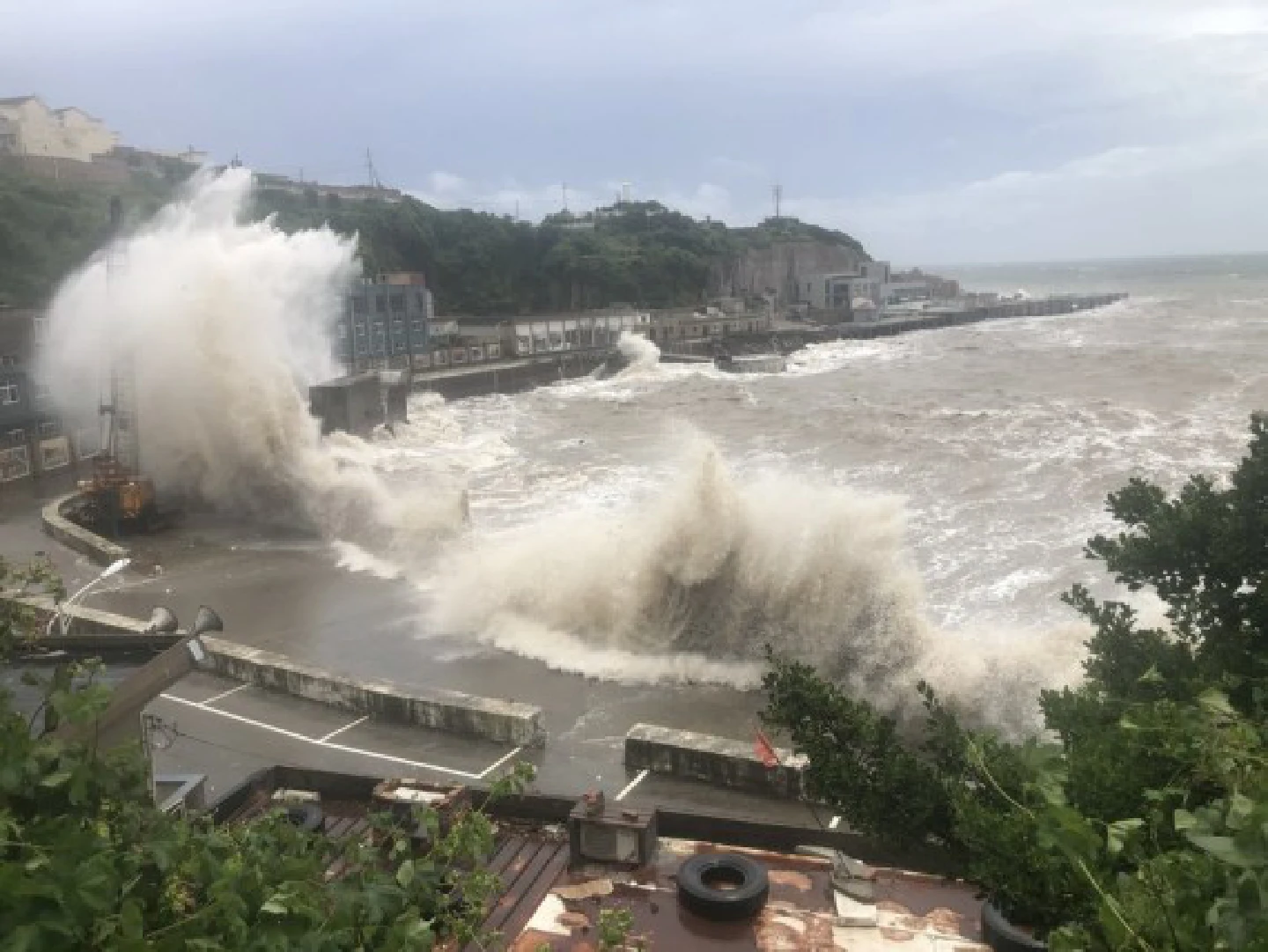 China renews second-highest alert for Typhoon In-Fa