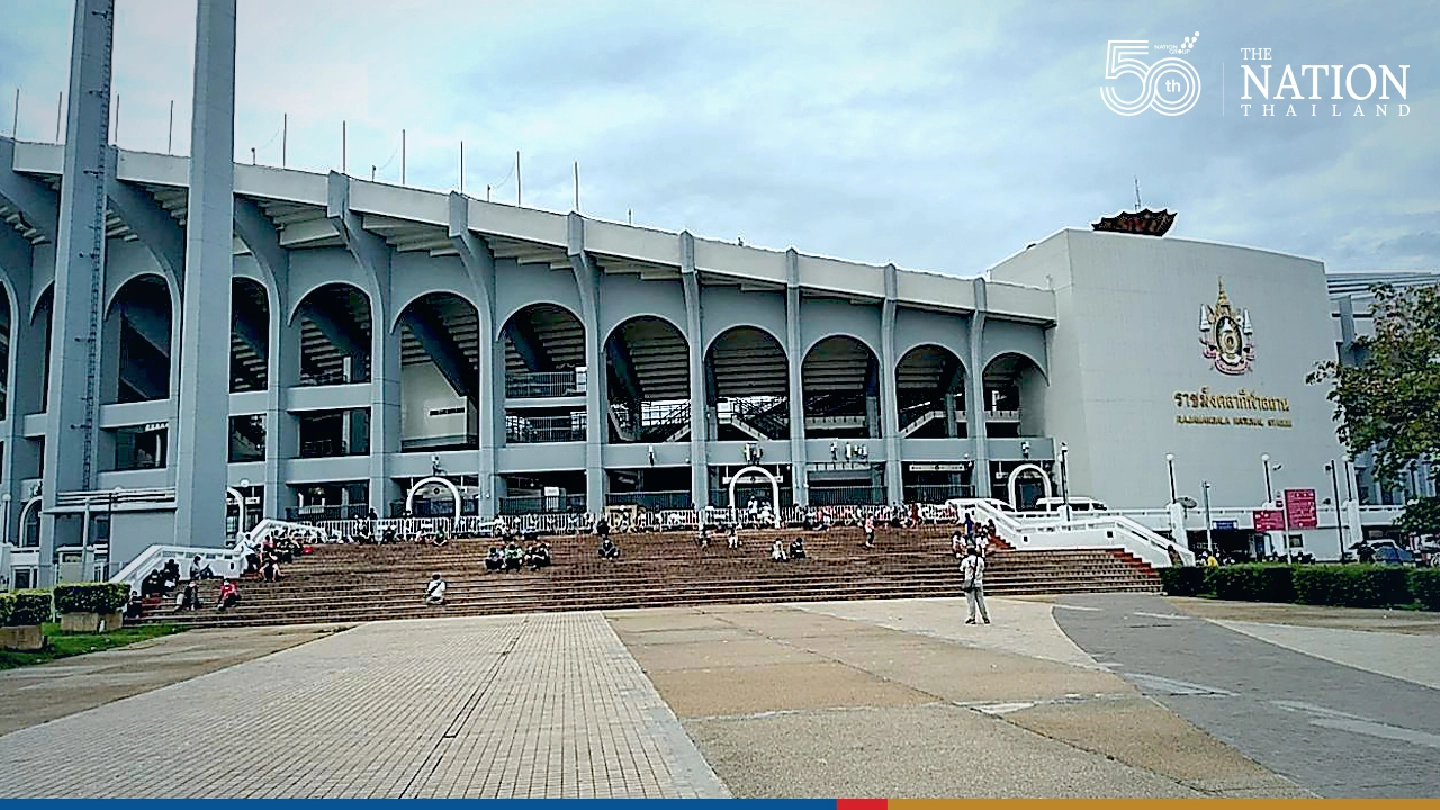 People flock to Rajamangala Stadium for rapid tests People flock to Rajamangala Stadium for rapid tests