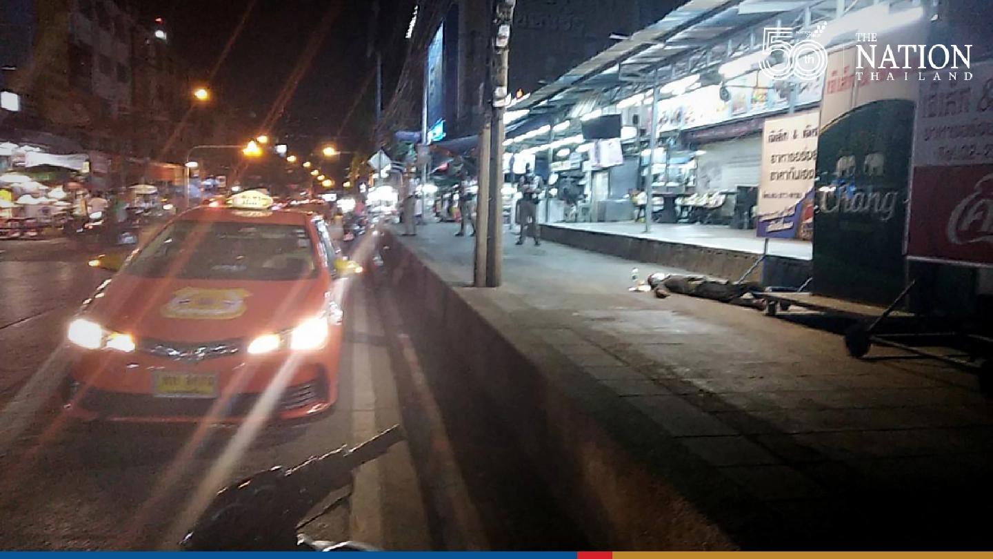 Man collapses on Bangkok street, do-gooder cabby takes him to hospital