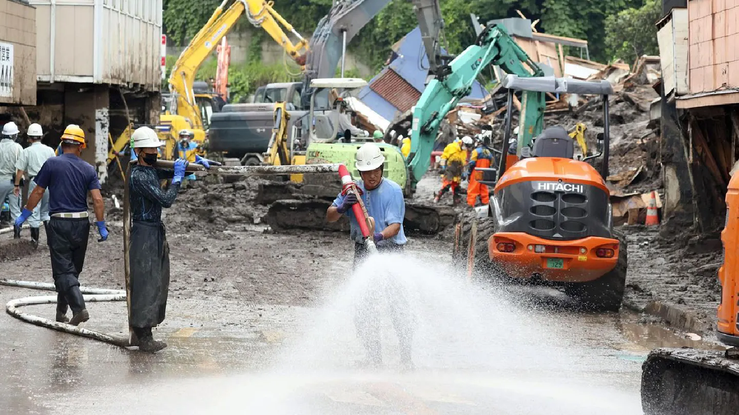 Japan deploys 1,700 search and rescue personnel at site of fatal Atami mudflow Japan deploys 1,700 search and rescue personnel at site of fatal Atami mudflow