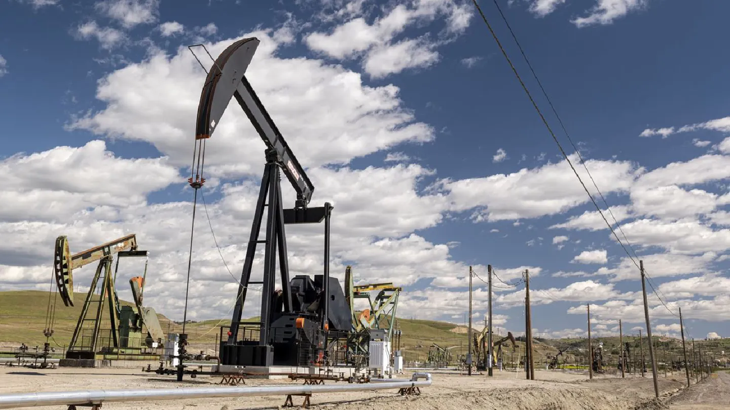 OPEC+ crisis propels oil to six-year high as market tightens