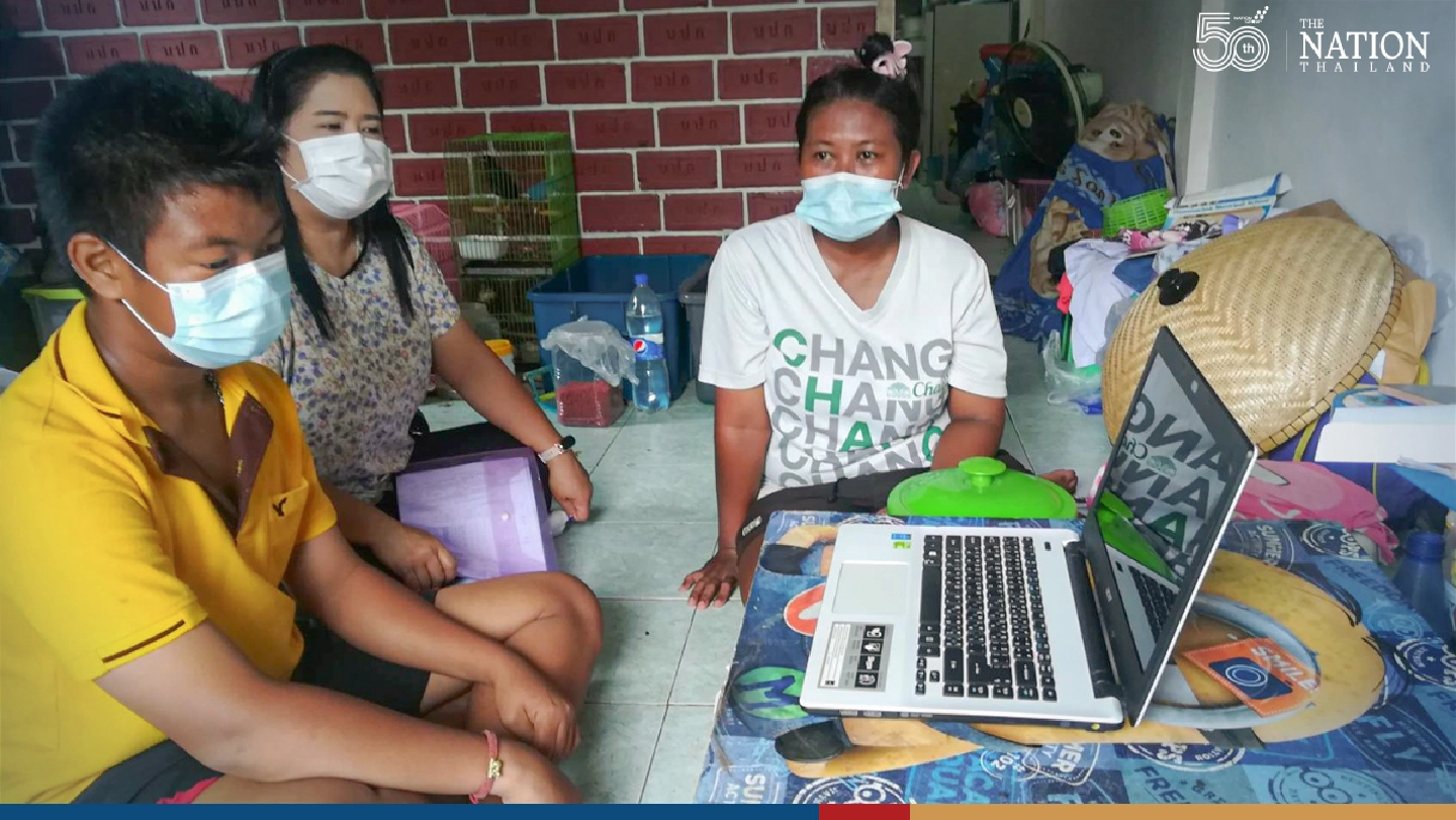 Teacher emerges as ray of hope for teens online schooling
