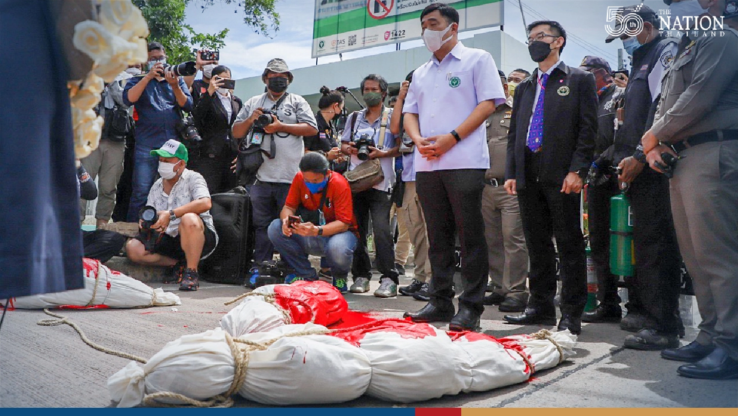 Protesters storm Public Health Ministry to demand better options for Covid-19 jabs