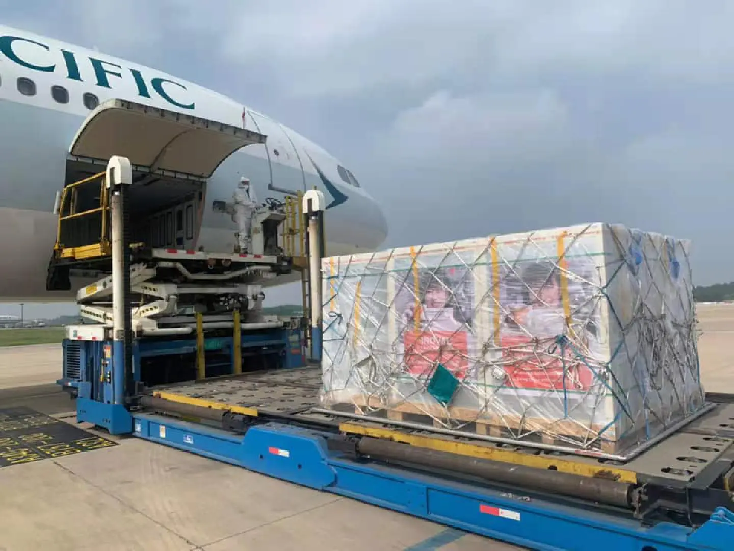 Another 1 million doses of vaccine from China arrive in Bangkok Another 1 million doses of vaccine from China arrive in Bangkok