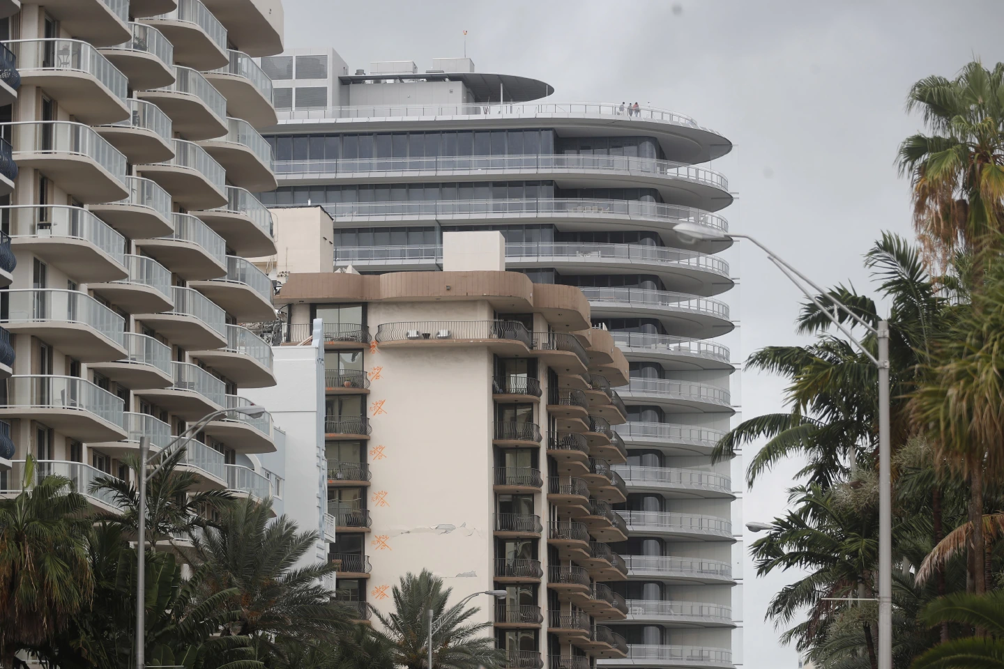 Developer of luxury condos offered next-door Surfside building $400,000 amid complaints over construction, documents show