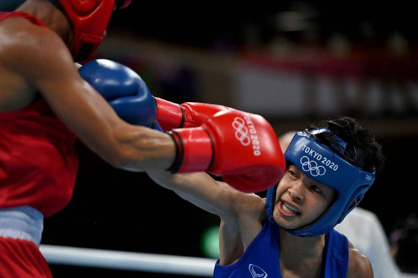 Jutamas demolishes Filipino to join Chatchai-Decha in shot at boxing medal