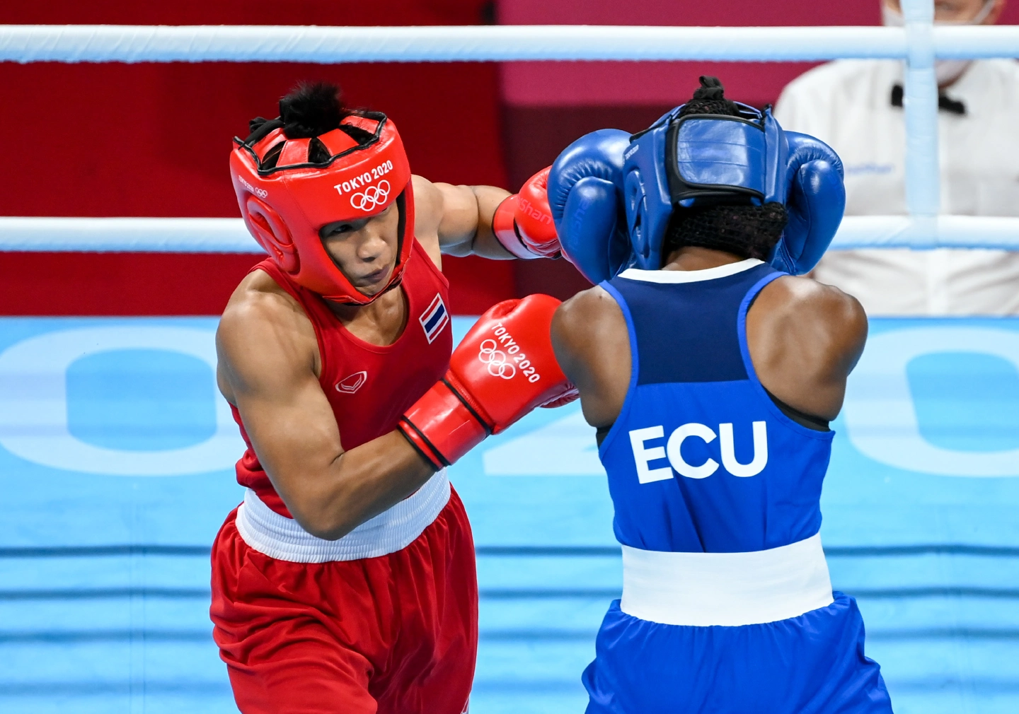 Sudaporn dominates 1st opponent to join 2 other Thai boxers in medal quest.