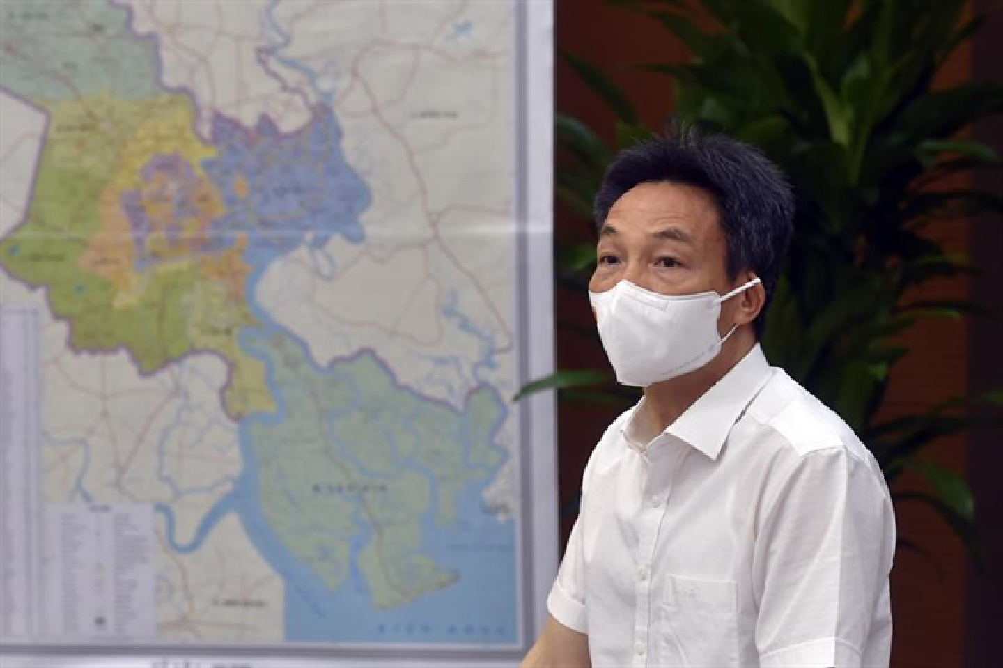 HCM City sets up mobile teams for COVID-19 testing at home, tightens travel from nearby provinces
