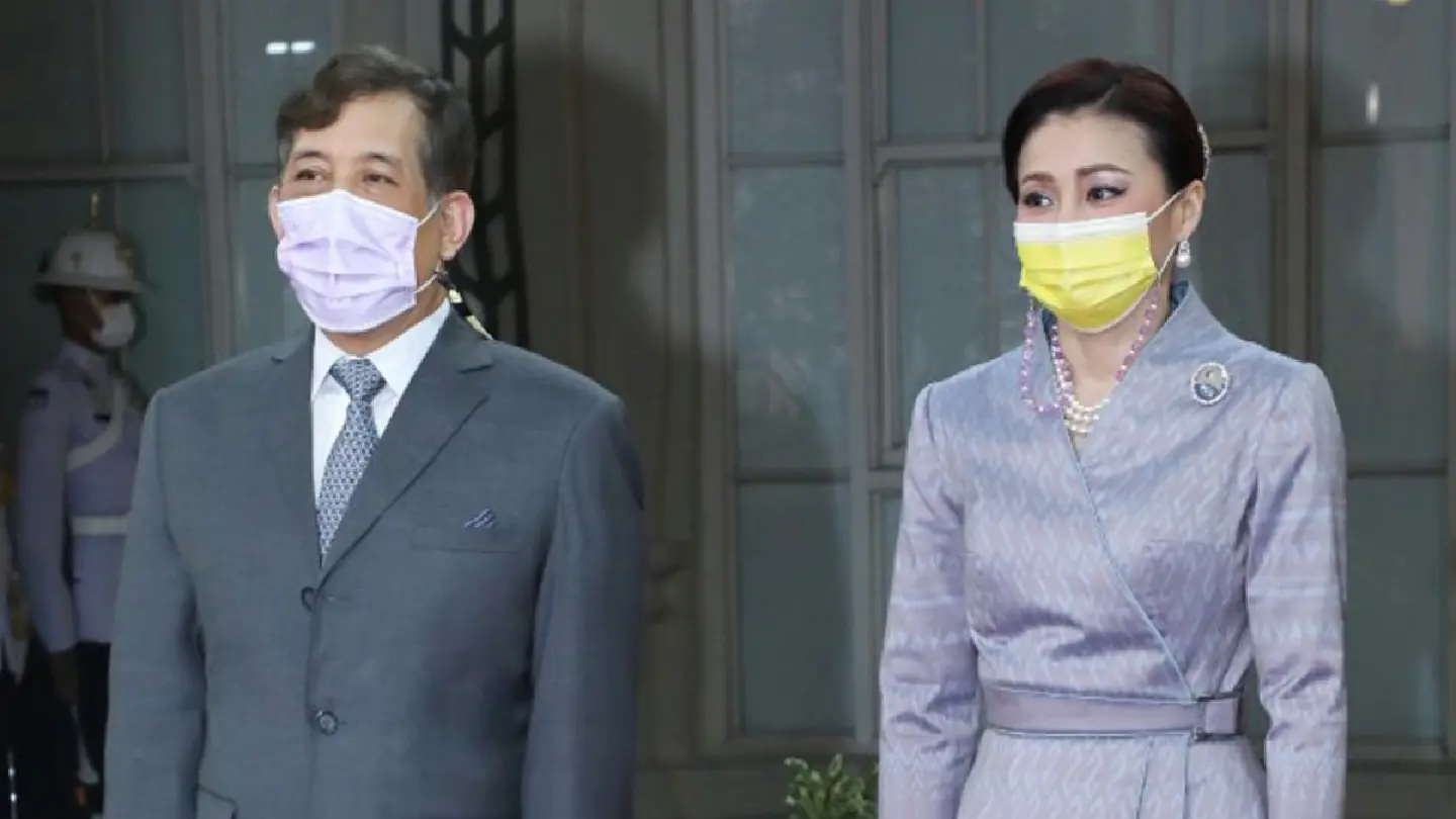 King donates over THB2.8 billion for treatment of Covid patients