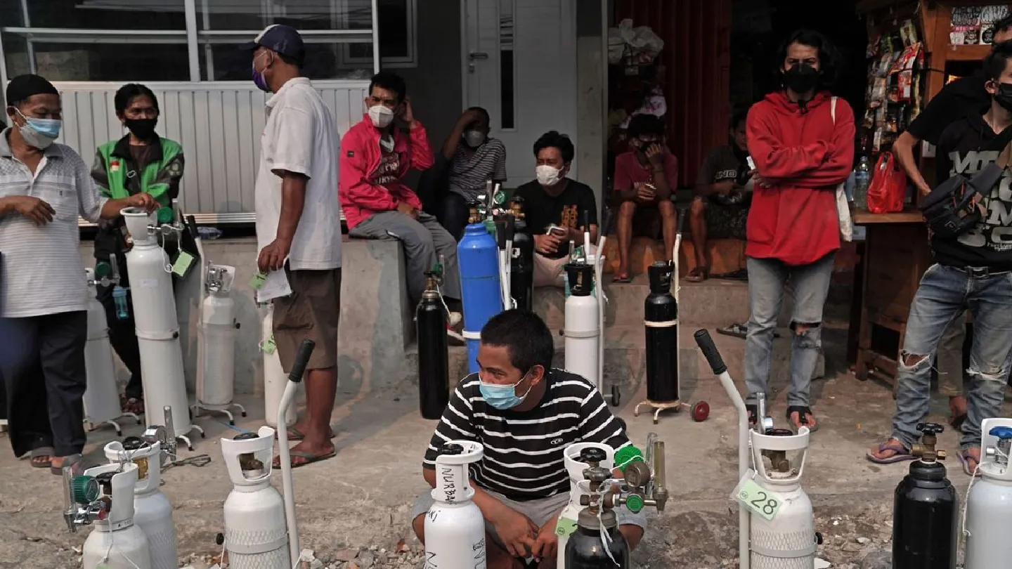 Indonesia to ship oxygen from neighbors as covid spike depletes supplies Indonesia to ship oxygen from neighbors as covid spike depletes supplies