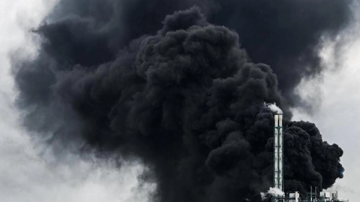 Chemical plant leak kills two, injures dozens in Texas