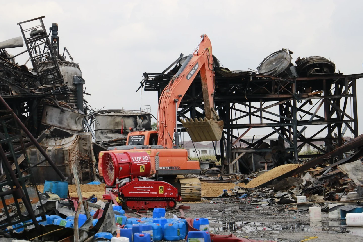 Disposal of chemical at Samut Prakan blast site to take 5-10 days