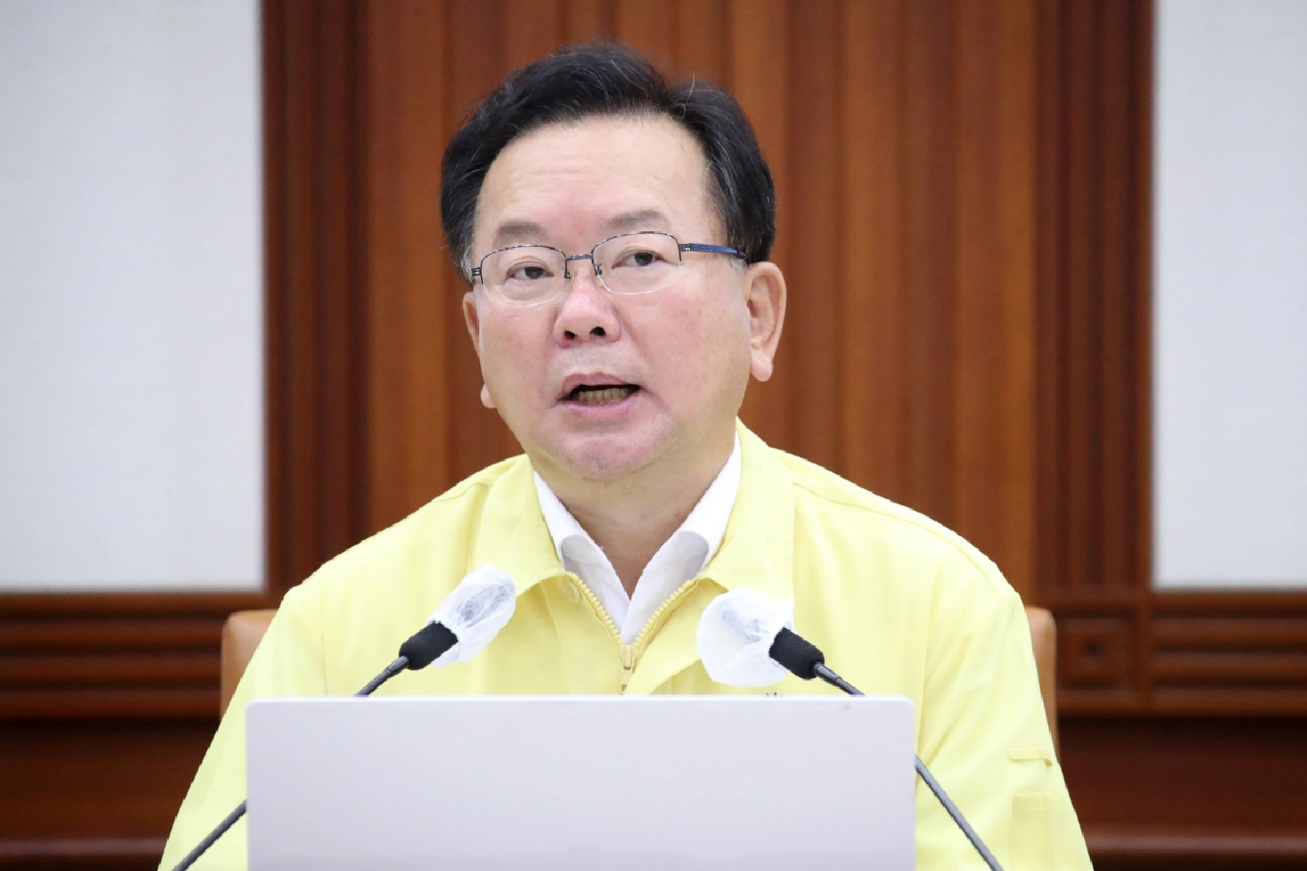 Social distancing rules could be strengthened beyond greater Seoul area, prime minister says Social distancing rules could be strengthened beyond greater Seoul area, prime minister says