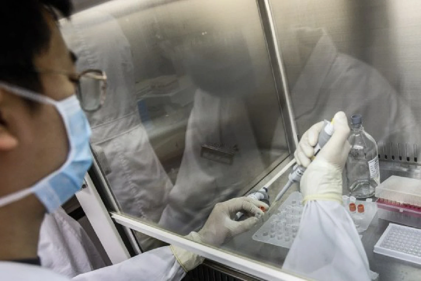 Scientists under pressure for denouncing "lab leak" conspiracy theory: media Scientists under pressure for denouncing "lab leak" conspiracy theory: media