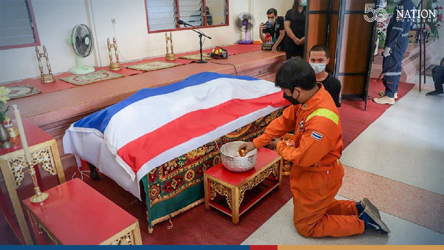 Volunteer firefighter hailed as hero after losing life in Samut Prakan inferno