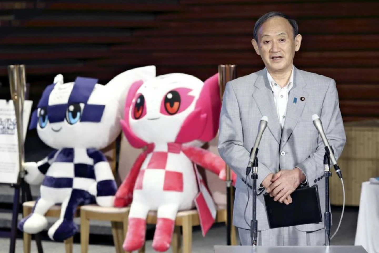 Suga’s govt faces its own Olympic event: tightrope walking