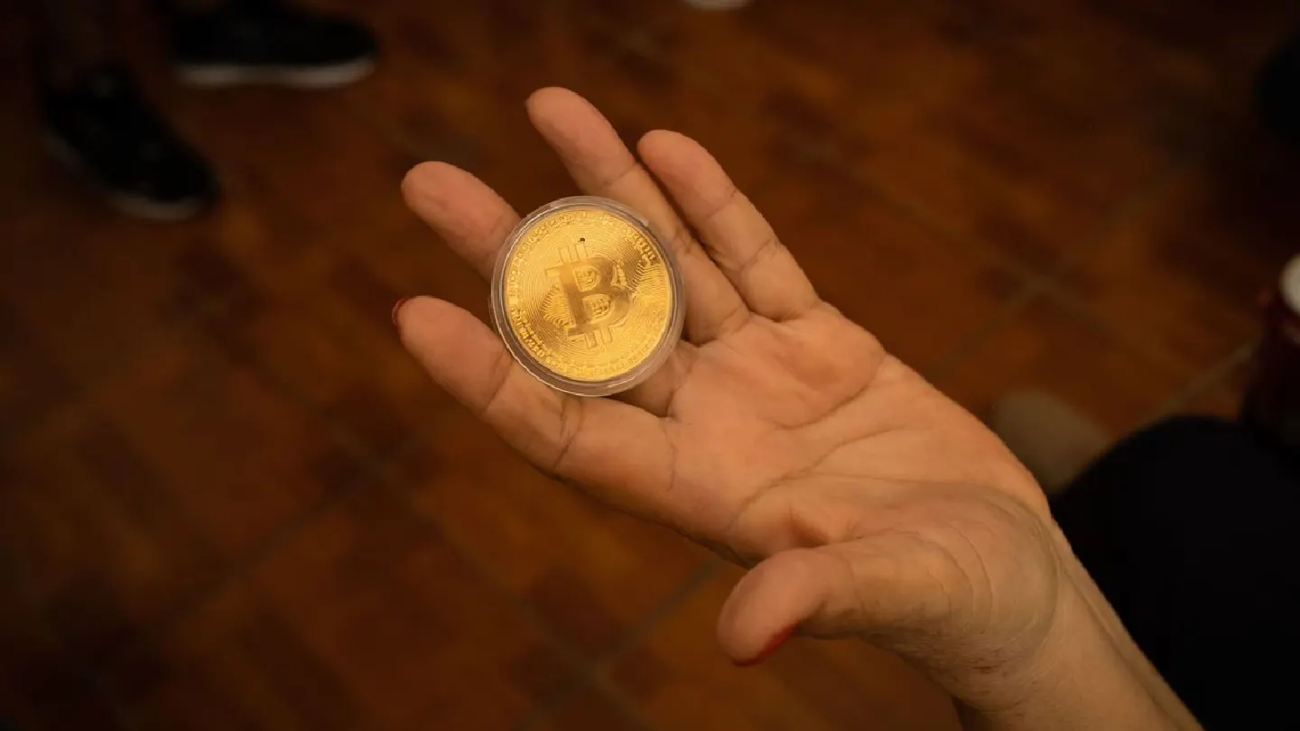 Bitcoin hovers around $32,000 after boost from Musk, Arks Wood