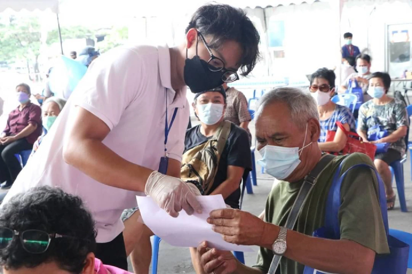 Bangkok dispatching 69 teams to test high-risk community residents for Covid-19 Bangkok dispatching 69 teams to test high-risk community residents for Covid-19