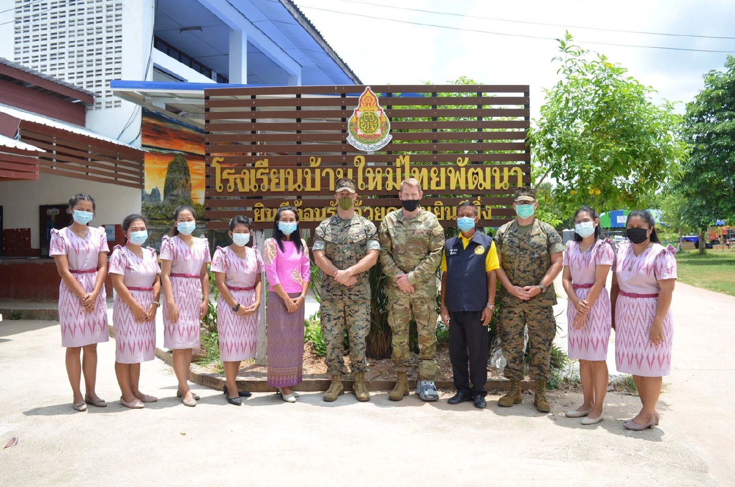 Cobra Gold troops drop guns to raise school