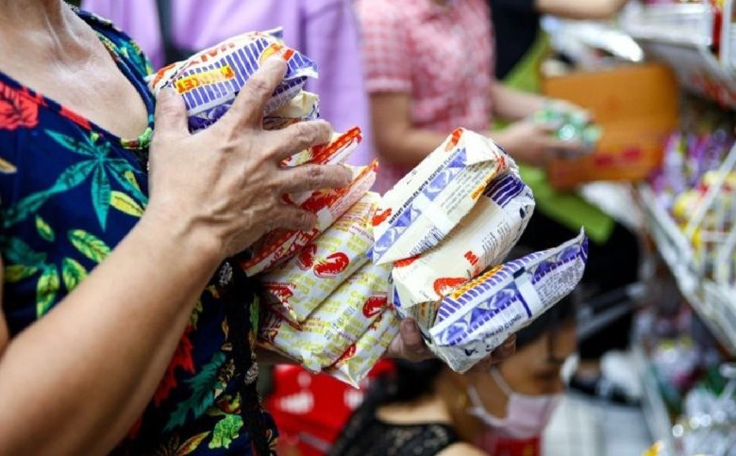Vietnam among three global largest instant noodles consumers Vietnam among three global largest instant noodles consumers