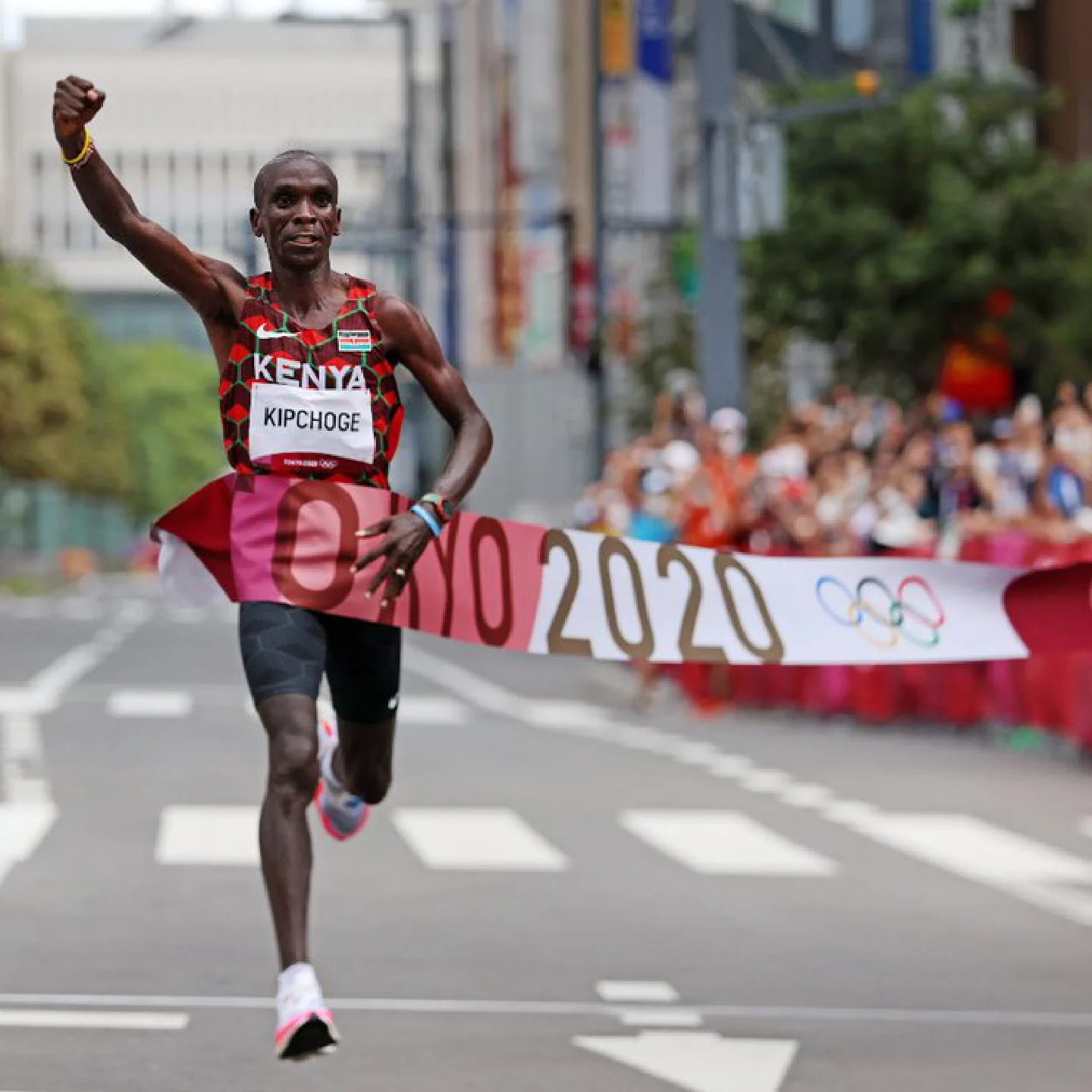 Kenyas Eliud Kipchoge delivers running masterclass to retain Olympic marathon title Kenyas Eliud Kipchoge delivers running masterclass to retain Olympic marathon title