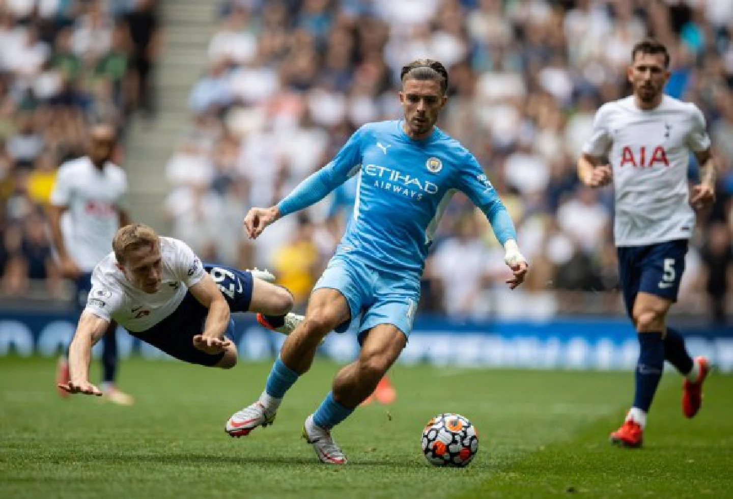 Man City start title defense with defeat while title rivals all kick off with wins