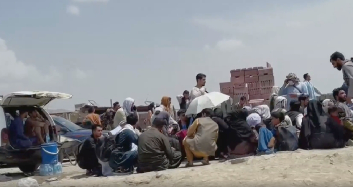 Afghans flock around Kabul airport to escape uncertainty Afghans flock around Kabul airport to escape uncertainty