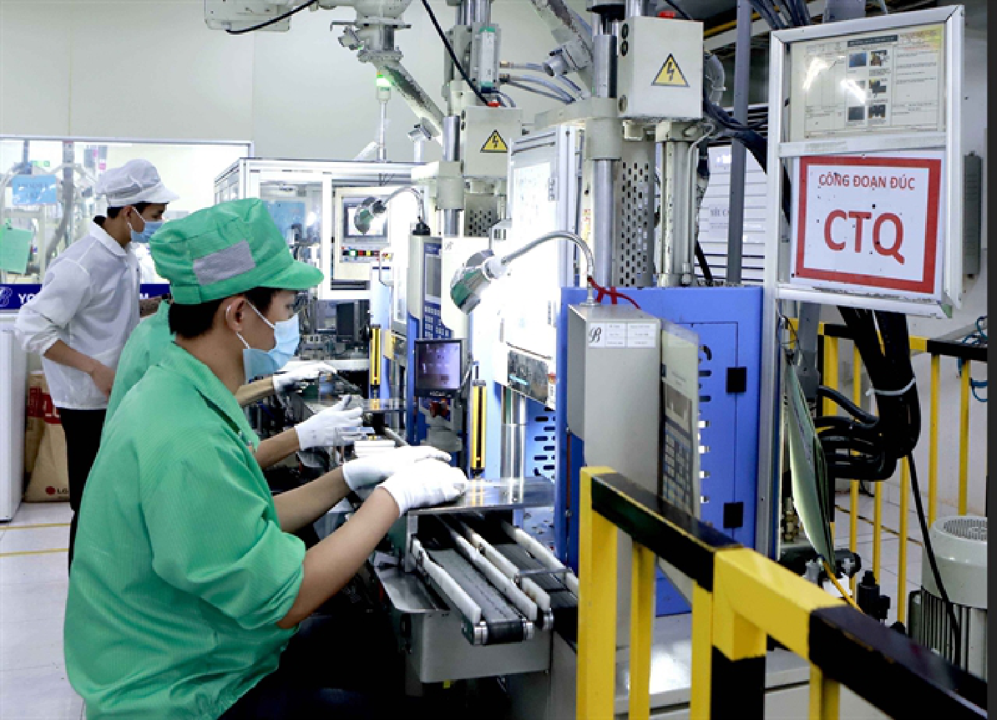 [Vietnam] Tax collection reaches record high but slows down as virus takes a toll