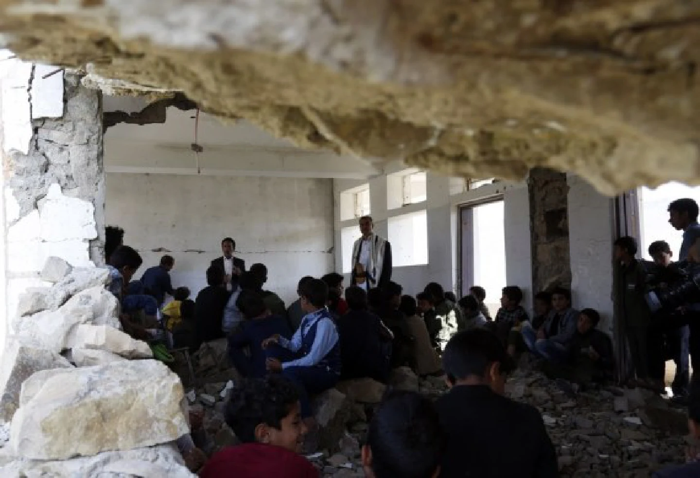 Yemeni school children begin new semester in "rubble school" Yemeni school children begin new semester in "rubble school"