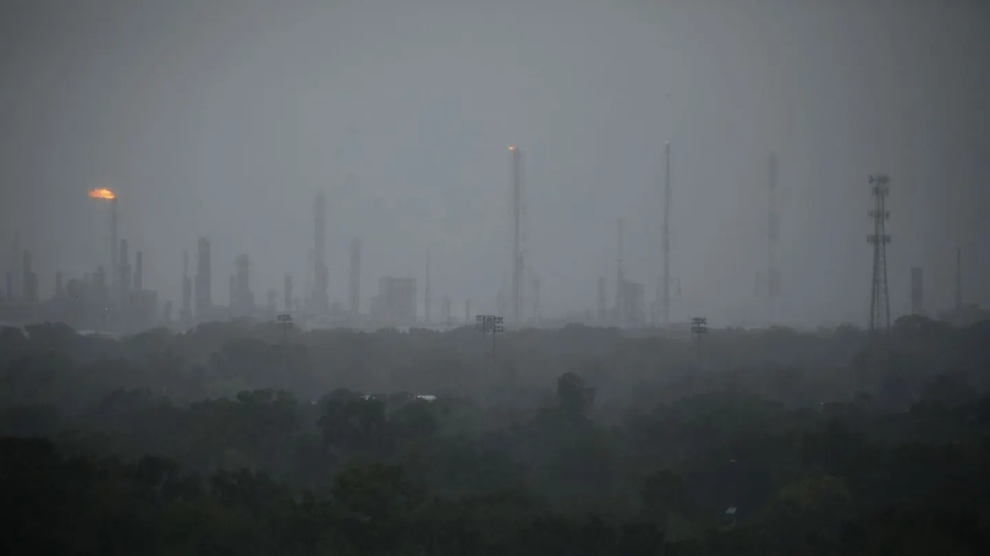 Gasoline jumps, oil falls as Ida landfall seen sparing rigs Gasoline jumps, oil falls as Ida landfall seen sparing rigs