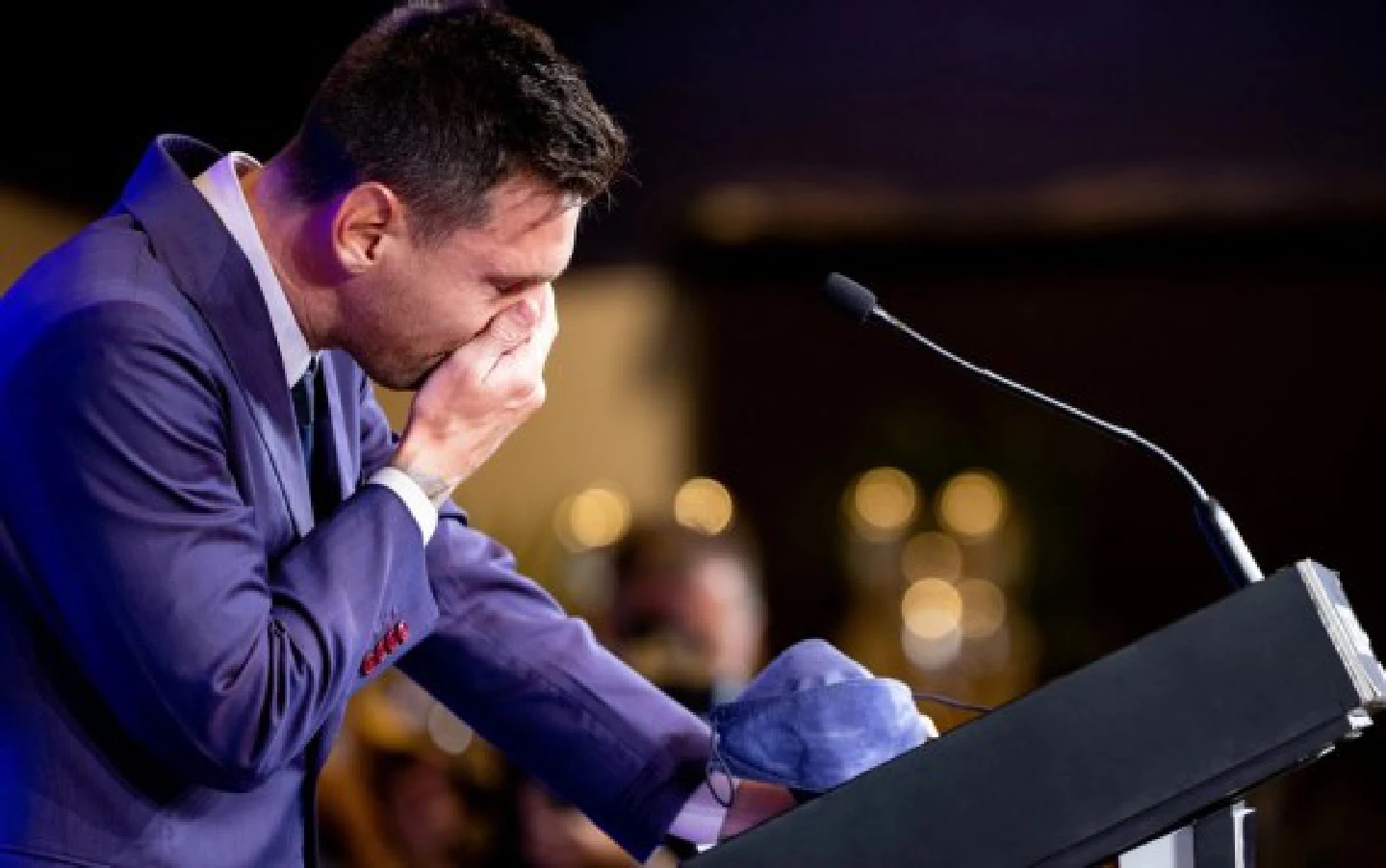 Messi says tearful goodbye to FC Barcelona