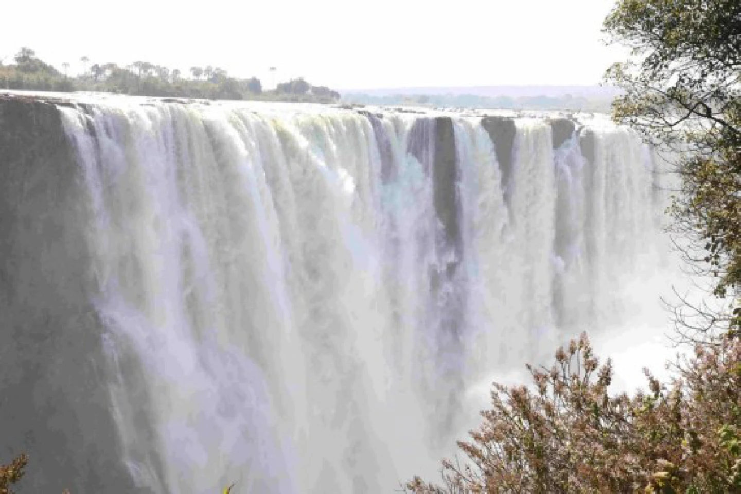 Zimbabwe reopens Victoria Falls border to vaccinated Zimbabwe reopens Victoria Falls border to vaccinated