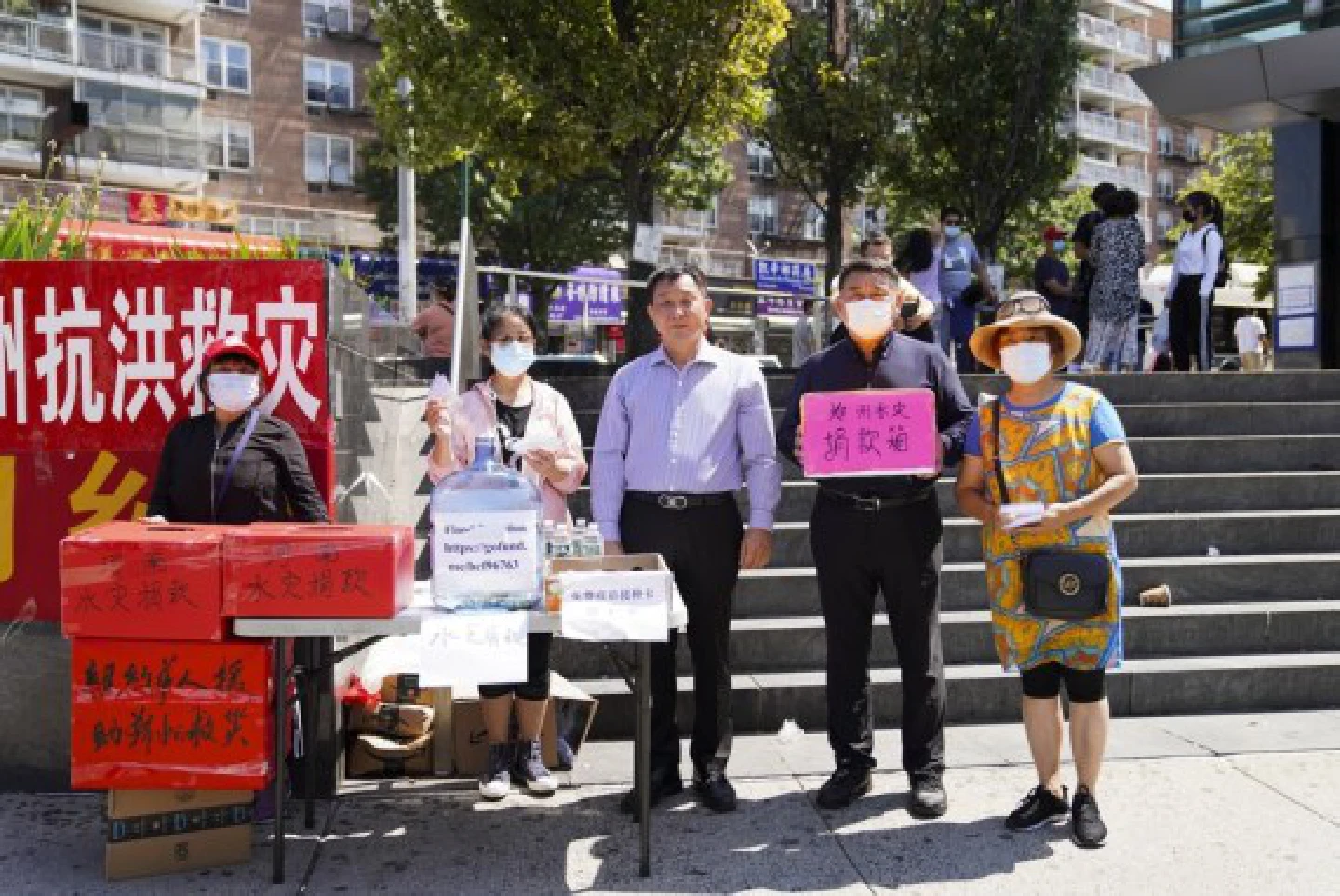 Chinese Americans make donations to flood-hit central China Chinese Americans make donations to flood-hit central China