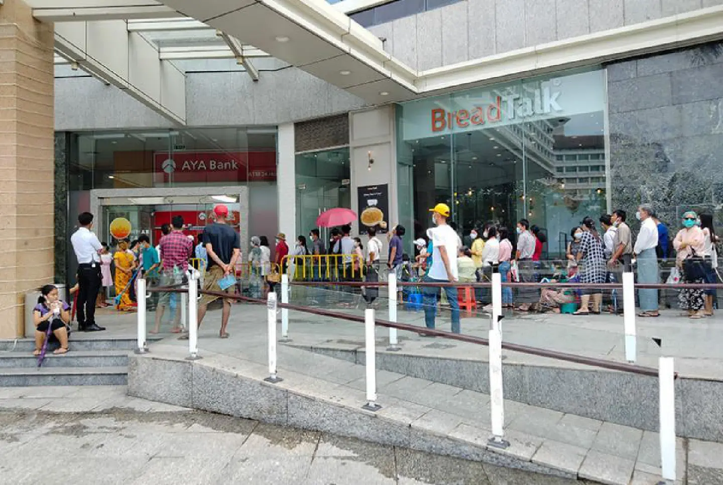 Continued cash shortages pose dim prospects for banks in Myanmar