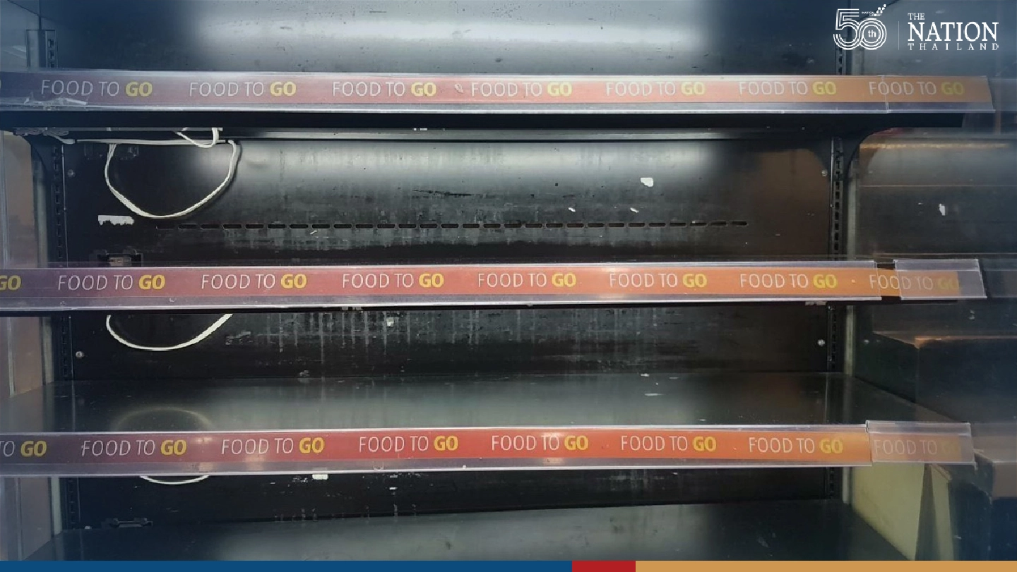 Supermarket shelves emptied as soon as lockdown extended