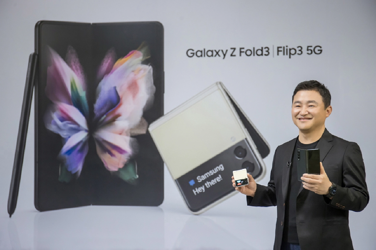 Samsung’s new foldables more practical, but lack "wow"
