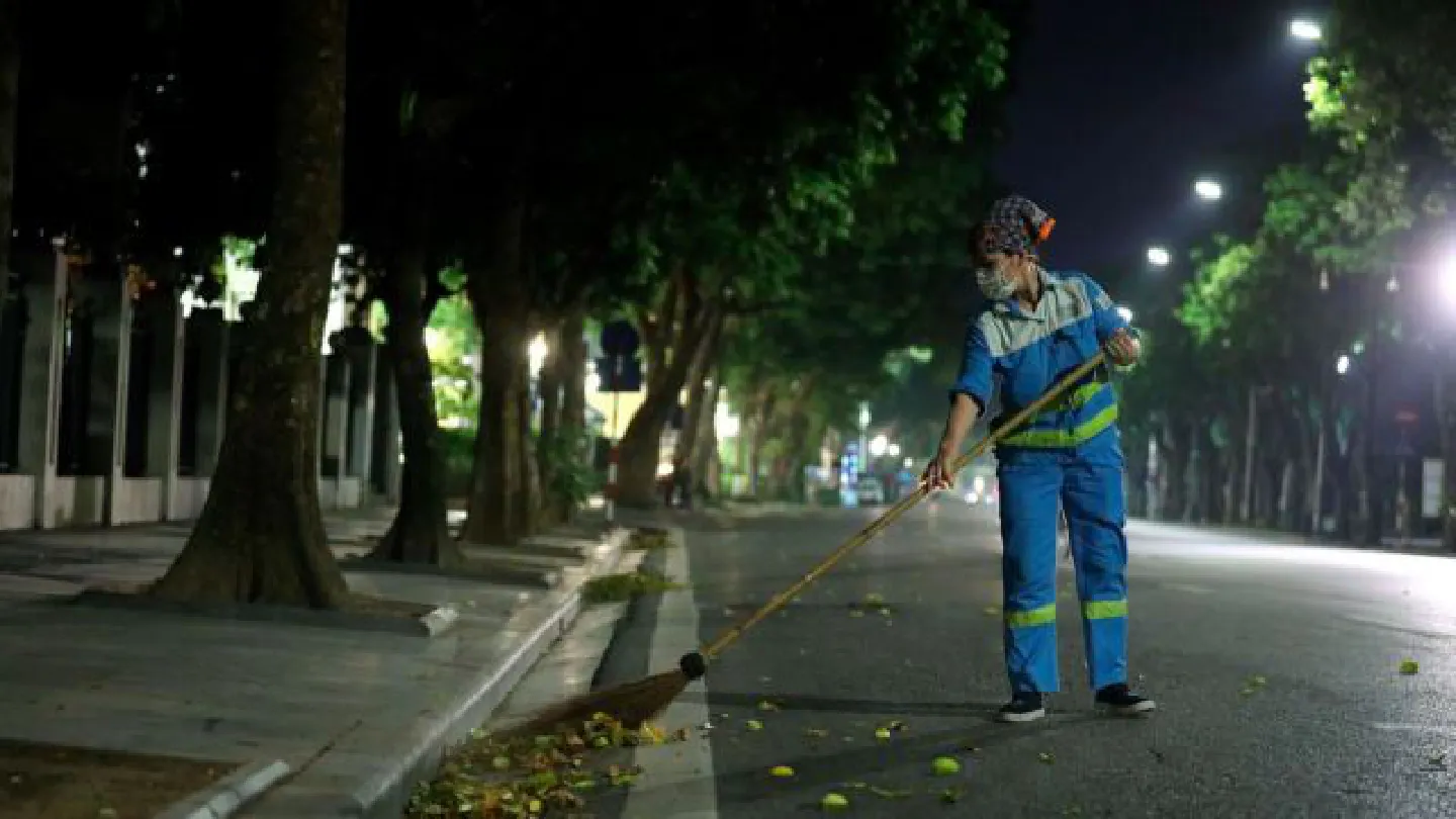 Trash collectors unsung heroes during COVID restrictions