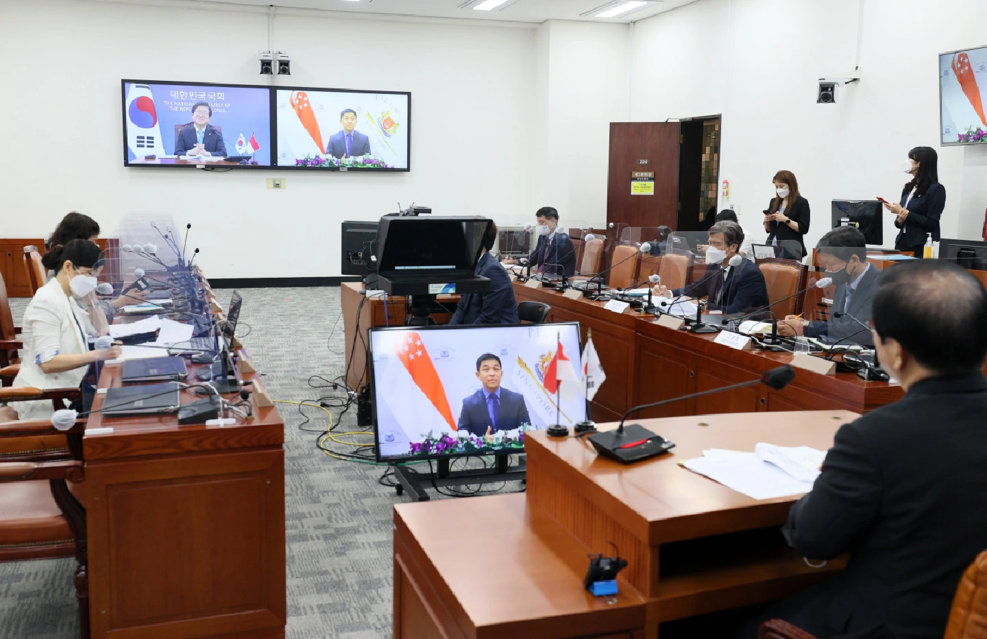 Korea, Singapore discuss mutual recognition of vaccine certificates Korea, Singapore discuss mutual recognition of vaccine certificates
