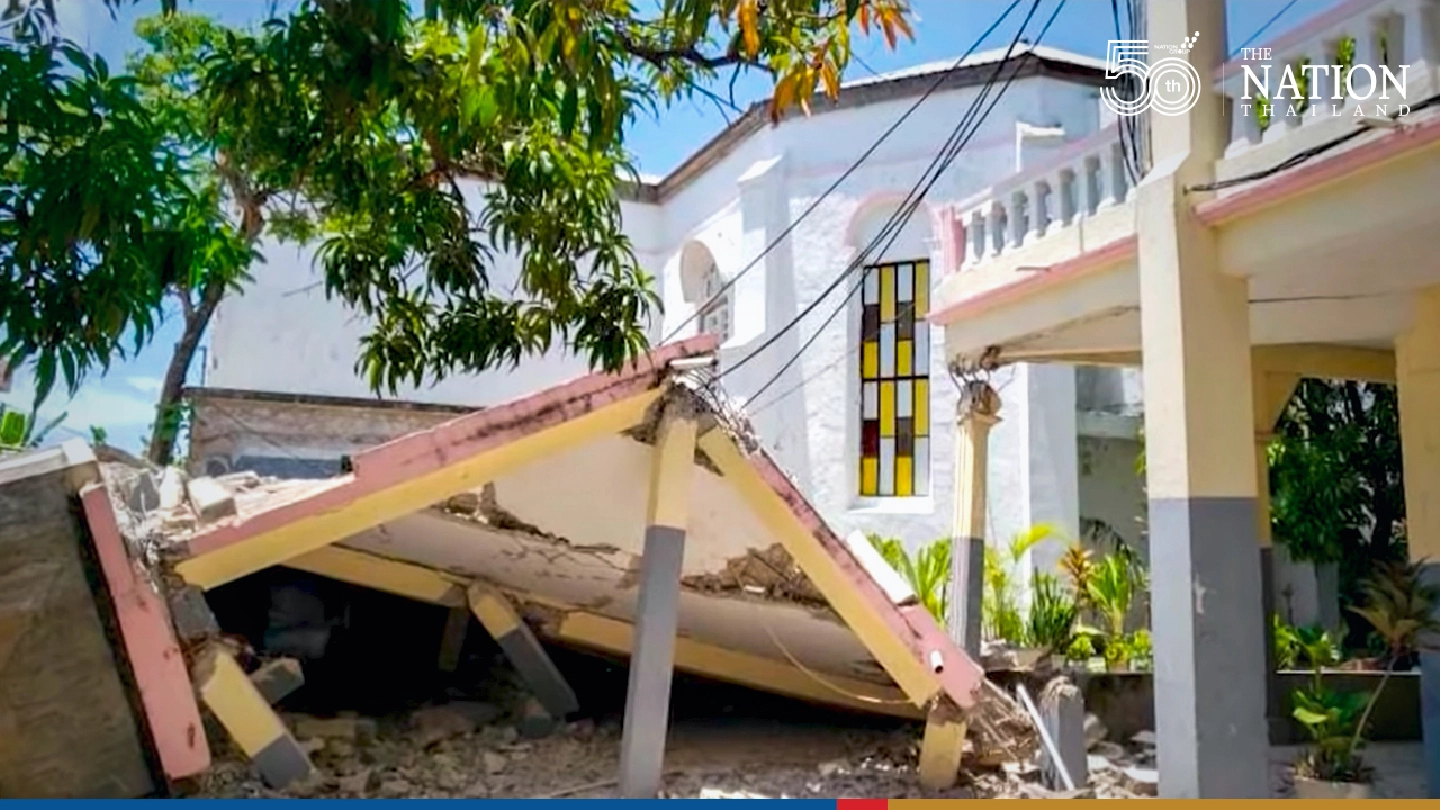 Aid workers scramble to save Haiti earthquake victims as storm approaches