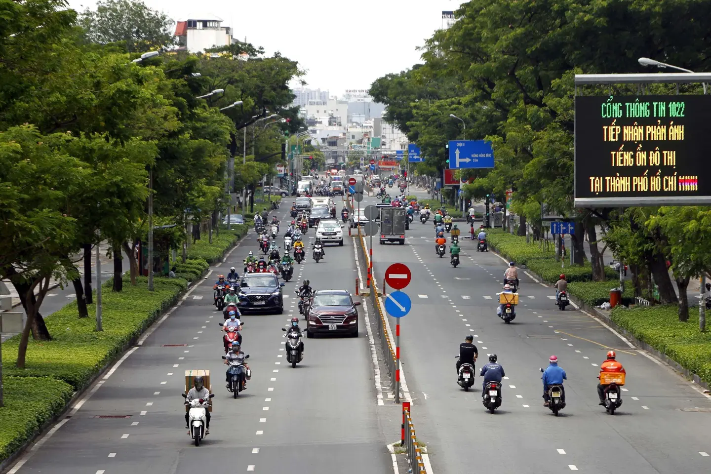 HCM City to begin strict lockdown from Monday, military forces to help supply food to people HCM City to begin strict lockdown from Monday, military forces to help supply food to people