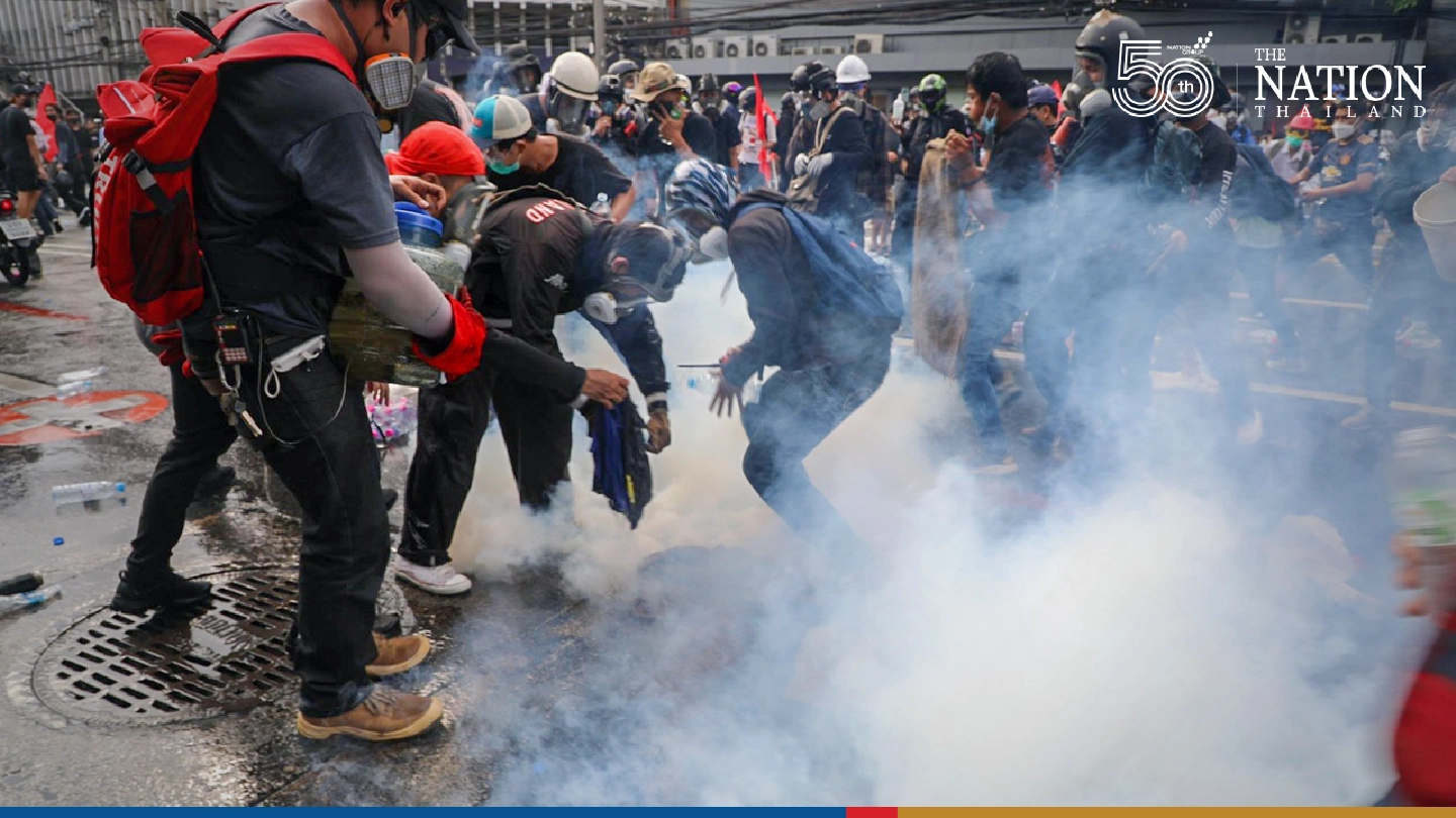 Media demand less police violence at protests after reporters hit by rubber bullets