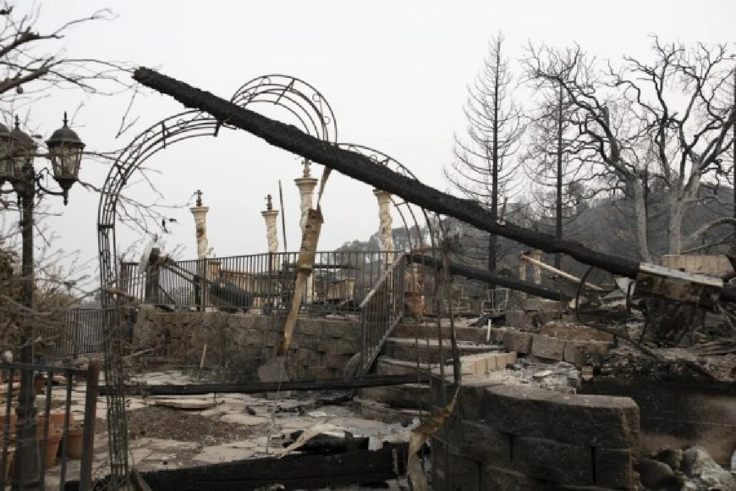 Massive wildfire prompts new mandatory evacuation orders in Northern California