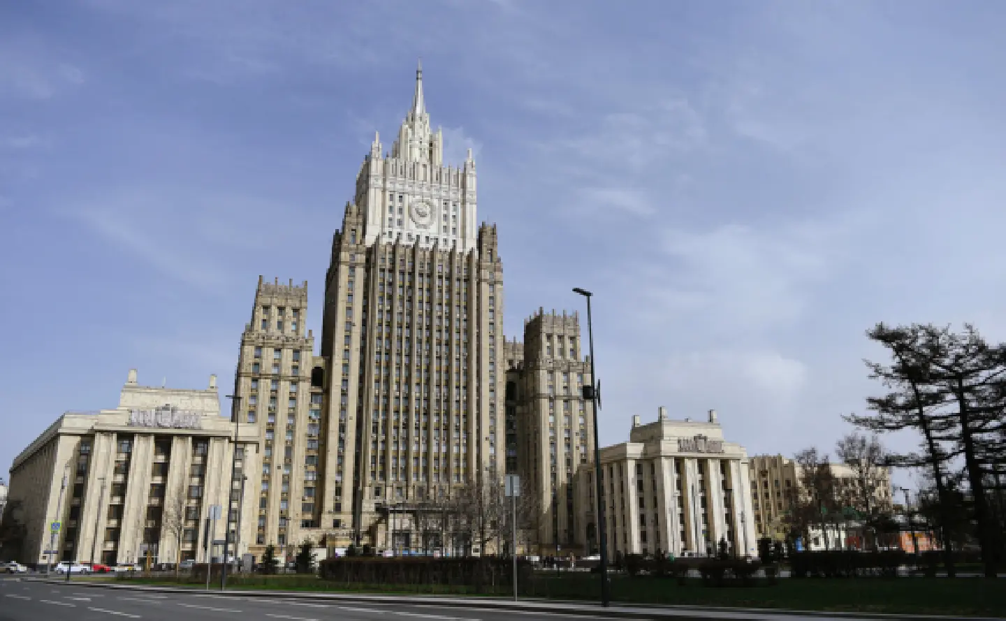Russia sanctions Britons in retaliation
