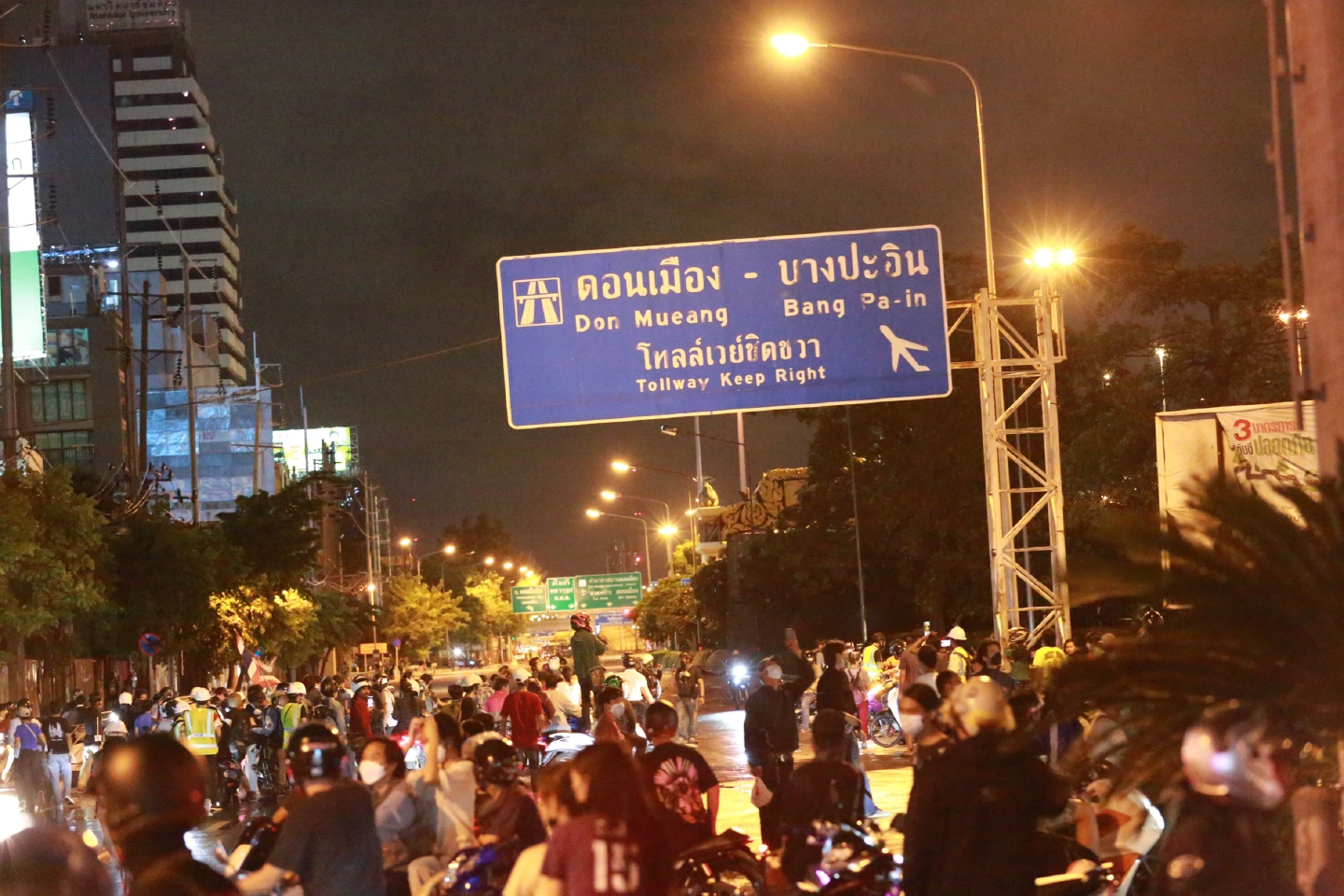 35 held for anti-government rally 35 held for anti-government rally