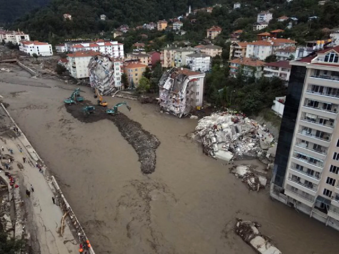 Mideast in Pictures: Floods, landslides hit northern Turkey Mideast in Pictures: Floods, landslides hit northern Turkey