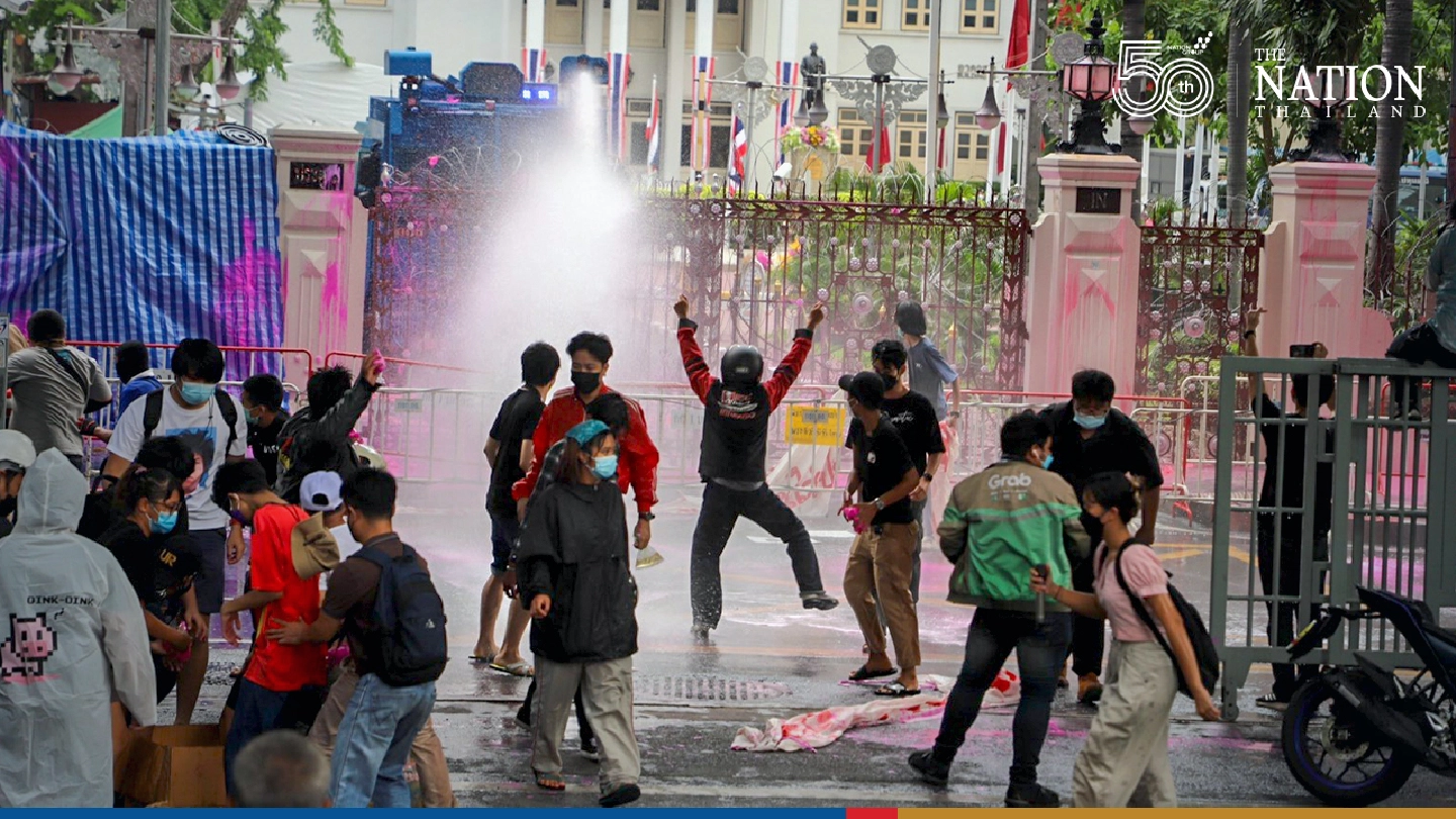 Thalu Fah protesters clash with police at Tuesday rally Thalu Fah protesters clash with police at Tuesday rally