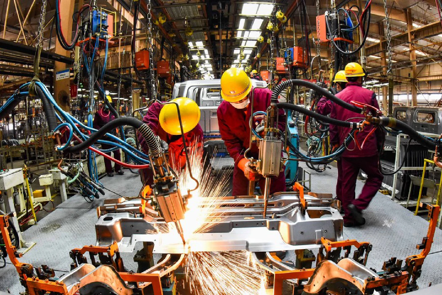 China’s GDP forecast to hover above 8 percent