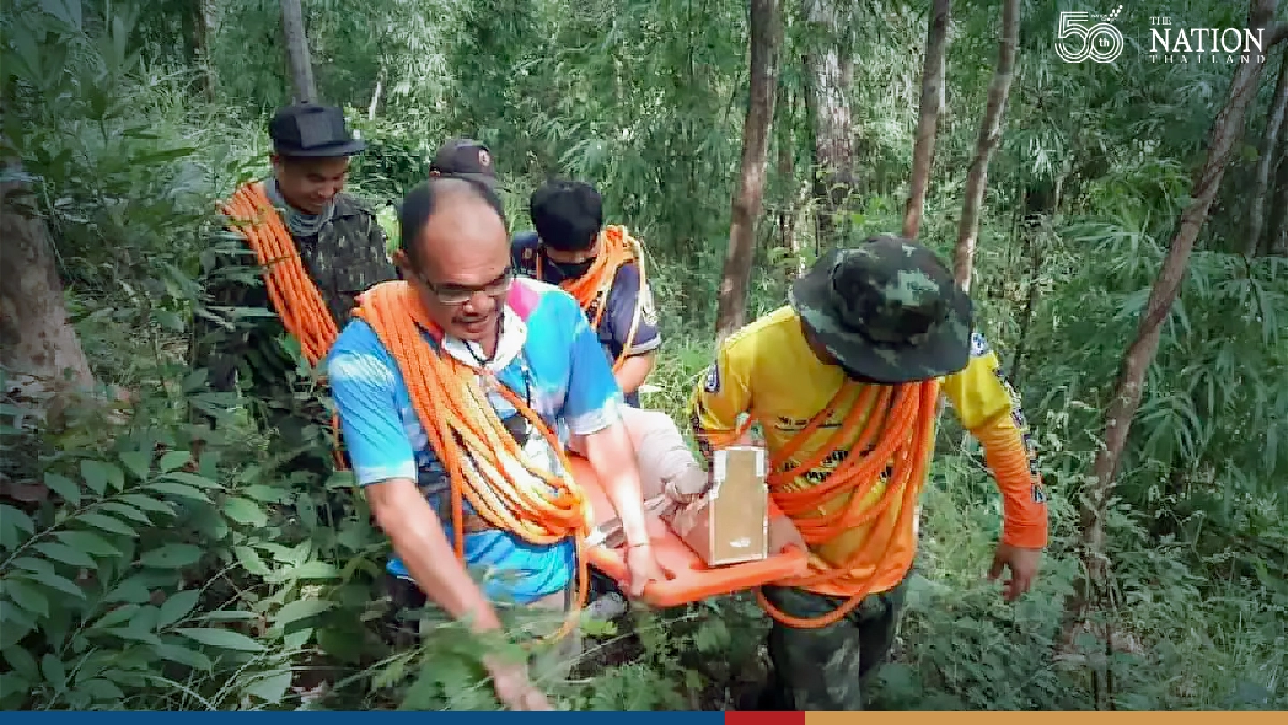 Volunteers come to the rescue of man stranded in Phayao mountain
